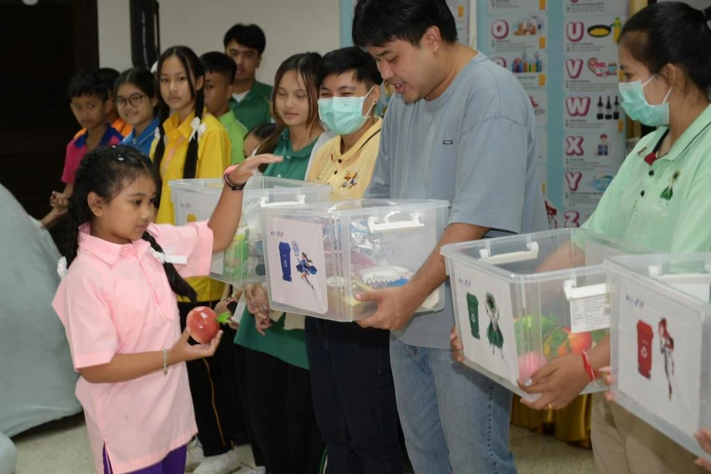 ริโก้ฯ ดึงพลังเยาวชน ขับเคลื่อน Circular Economy ผ่าน Ricoh R-cademy ปีที่ 16 เปลี่ยนขยะเป็นอนาคต ตลับหมึกริโก้กลายเป็นบล็อกปูพื้นและม้านั่ง - รูปที่ 5